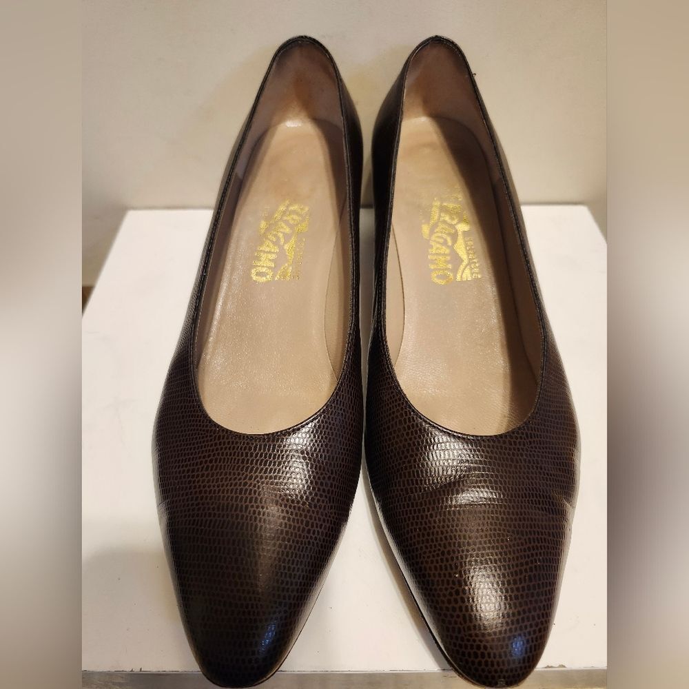 Salvatore Ferragamo Brown Florentine Leather Classic Pumps Sz. 9.5B Ret. $795 - Picture 5 of 12